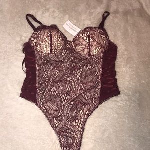 Burgundy lace bodysuit 😍